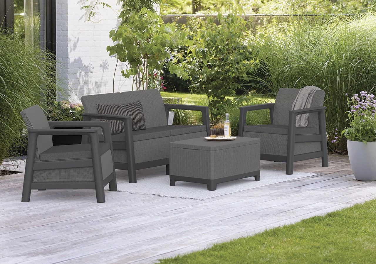 Scandi Linea kerti bútor szett teljes összeállításban, kanapéval, fotelokkal és asztallal modern teraszon.