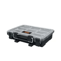 KETER Pro Gear fél rendszerező, átlátszó fedéllel, fekete műanyagból készült, oldalsó fogantyúkkal, 7 kg akasztási teherbírással, kültéri és műhelyhasználatra. Hatrekeszes kivitel, IP65 víz- és porszigetelés.