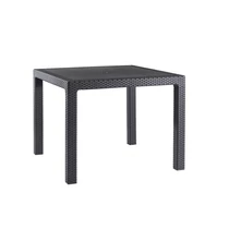 Műanyag kertasztal, grafitszürke színben, természetes rattan fonást imitáló felülettel. Egyszerű, modern formájával kültéri és beltéri használatra egyaránt alkalmas, időjárásálló és könnyen tisztítható.