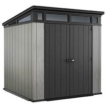 Modern, kétszárnyú ajtóval rendelkező ARTISAN 7X7 műanyag kerti ház, nagy belső térrel és világos ablakokkal, ideális kertészeti eszközök, kerti gépek tárolására. Stabil, időjárásálló szerkezet fehér háttéren.