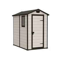 MANOR 4x6 műanyag kerti ház, fa hatású oldalfalakkal, sötét kerettel és zárható ajtóval. Egyszerű, időjárásálló kialakítás, szellőző panellel, kültéri tárolásra ideális. Fehér háttéren fotózva.
