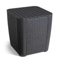 Sötét szürke műrattan kerti asztal tároló funkcióval, négyszögletes formában, vízálló anyagból készült, ideális erkélyre vagy kertbe. Könnyen tisztítható, praktikus kisasztalként is használható.