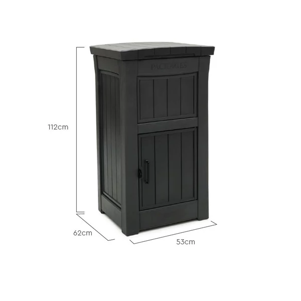 Fekete Parcel Drop Box, 53 cm széles, 62 cm mély és 112 cm magas, időjárásálló műanyagból készült. Zárható, biztonságos tárolást biztosít csomagok számára, fehér háttéren látható.