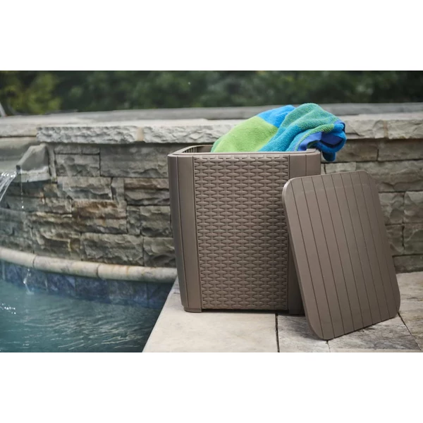 Műrattan tárolóeszköz vízparton